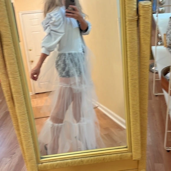 Brooke Lynn Style, White Buttoned-Bodice Top,w/Sheer Overlay Skirt, EUC,Size L - Picture 3 of 9